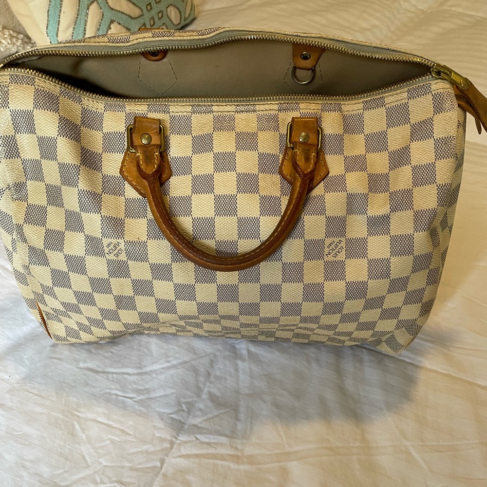 Louis Vuitton speedy bag